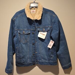NWT Wrangler Classic Blue Denim Jacket with Tan Sherpa Collar